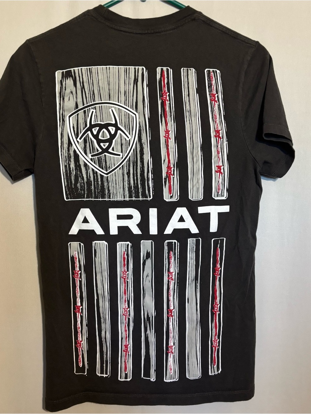 Ariat Men’s Buckle XS Black Barb Graphic Back Logo T-Shirt